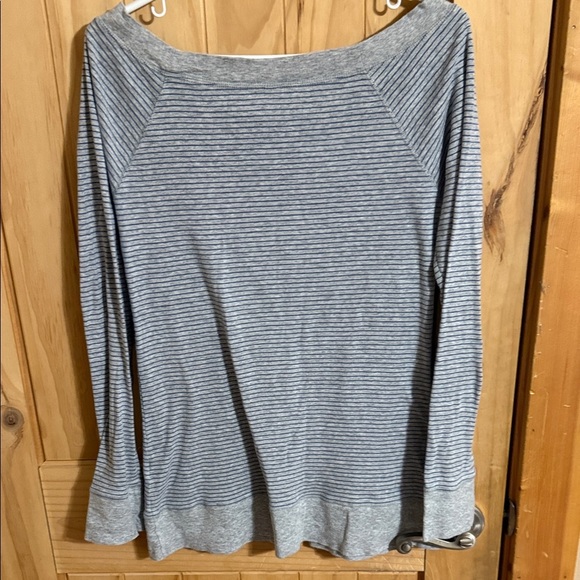 Old Navy Gray and Blue Striped Women's Top - Picture 3 of 4